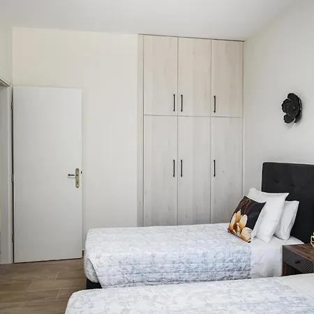 Pool Apartments, Elena & Maria By Konnect Ipsos