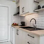 Pool Apartments, Elena & Maria By Konnect *