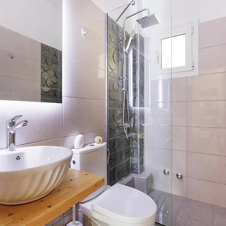 شقة Pool Apartments, Elena & Maria By Konnect *