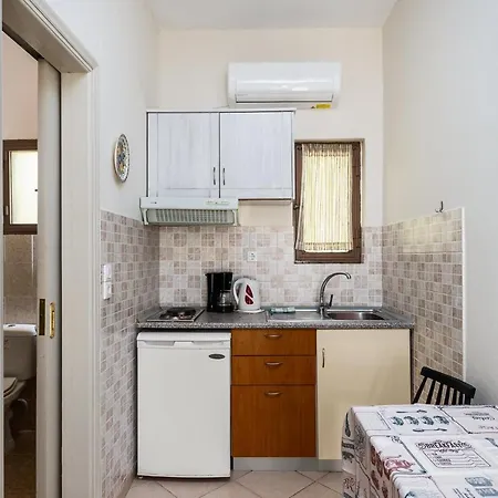Pool Apartments, Elena & Maria By Konnect Appartement *