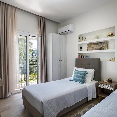 Pool Apartments, Elena & Maria By Konnect Apartment Ipsos